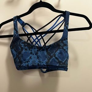Lululemon free to be sports bra